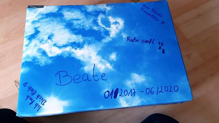 Klicke auf die Grafik fr eine grere Ansicht

Name:	Beate Sarg.jpg
Hits:	0
Gre:	63,3 KB
ID:	184188